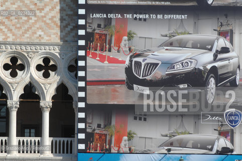 VENICE SEPTEMBER 2008 THE GEANT PUBLICITY ON THE GRAN CANAL IN VENICE : THE DOGES PALACE ©Graziano Arici/Rosebud2 PUBBLICITà VENICE ON SALE