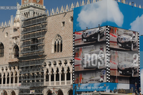 VENICE SEPTEMBER 2008 THE GEANT PUBLICITY ON THE GRAN CANAL IN VENICE : THE DOGES PALACE ©Graziano Arici/Rosebud2 PUBBLICITà VENICE ON SALE