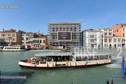 VENEZIA SETTEMBRE 2008 PUBBLICITA SUL CANAL GRANDE E A SAN MARCO ©Graziano Arici/Rosebud2 SPONSOR TURISMO VAPORETTO