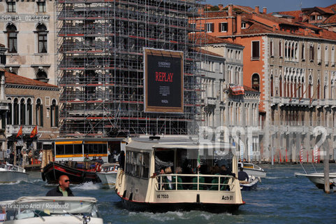 VENEZIA SETTEMBRE 2008 PUBBLICITA SUL CANAL GRANDE E A SAN MARCO ©Graziano Arici/Rosebud2 SPONSOR TURISMO VAPORETTO