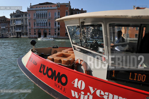 VENEZIA SETTEMBRE 2008 PUBBLICITA SUL CANAL GRANDE E A SAN MARCO ©Graziano Arici/Rosebud2 SPONSOR TURISMO VAPORETTO