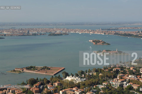 VENEZIA LUGLIO 2008 - FOTO AEREA DEL BACINO DI S.MARCO ISOLE DI S.SERVOLO, LAZZARETTO VECCHIO ED ARMENI ©Graziano Arici/Rosebud2