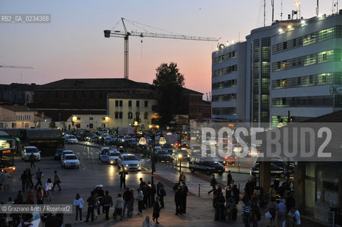 VENEZIA SETTEMBRE 2008 - PIAZZALE ROMA DI SERA ©Graziano Arici/Rosebud2
