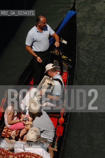VENEZIA SETTEMBRE 2008 - SERENATA IN GONDOLA  ©Graziano Arici/Rosebud2 TURISTI TURISMO