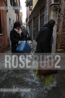 VENEZIA 1/12/08 - ALTA MAREA A VENEZIA © MARTA BUSO/ARICI ACQUA ALTA