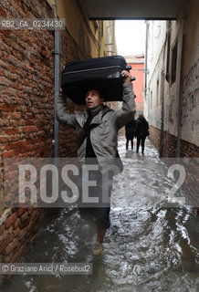VENEZIA 1/12/08 - ALTA MAREA A VENEZIA © MARTA BUSO/ARICI ACQUA ALTA