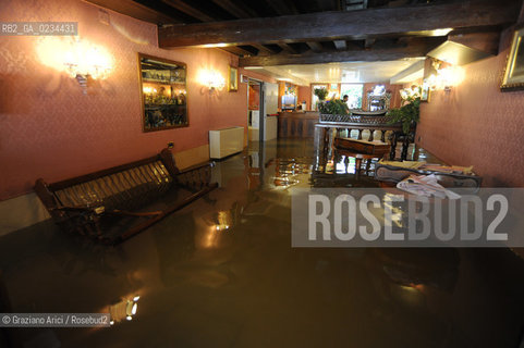 VENEZIA 1/12/08 - ALTA MAREA A VENEZIA © MARTA BUSO/ARICI ACQUA ALTA