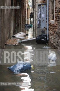 VENEZIA 1/12/08 - ALTA MAREA A VENEZIA © MARTA BUSO/ARICI ACQUA ALTA