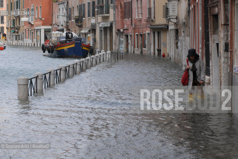 VENEZIA 1/12/08 - ALTA MAREA A VENEZIA © MARTA BUSO/ARICI ACQUA ALTA
