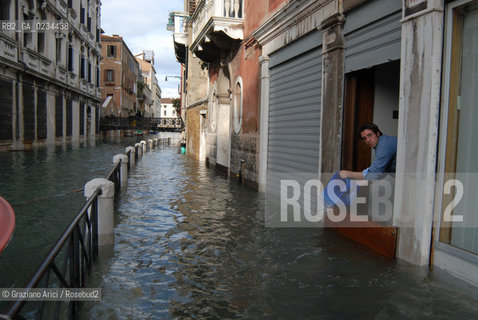 VENEZIA 1/12/08 - ALTA MAREA A VENEZIA © MARTA BUSO/ARICI ACQUA ALTA