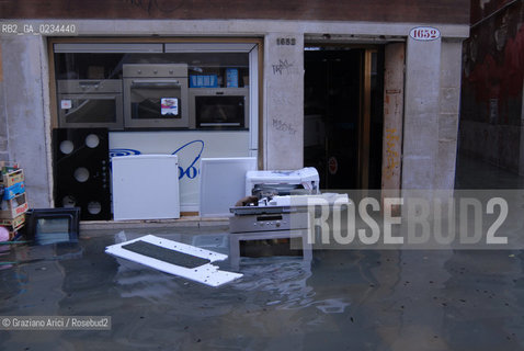 VENEZIA 1/12/08 - ALTA MAREA A VENEZIA © MARTA BUSO/ARICI ACQUA ALTA