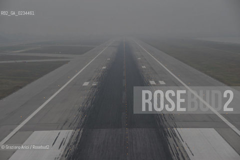 VENEZIA OTTOBRE 2008 - AEROPORTO MARCO POLO ©Graziano Arici/Rosebud2 NEBBIA