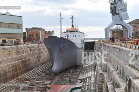 VENEZIA OTTOBRE 2008 BACINI DI CARENAGGIO DELLARSENALE DI VENEZIA ©Graziano Arici/Rosebud2 NAVE CANTIERE NAVALE