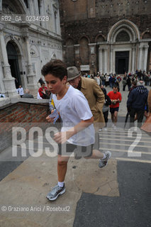 VENICE, 19.04.09. SU E ZO PER I PONTI 2009
