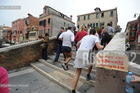 VENICE, 19.04.09. SU E ZO PER I PONTI 2009