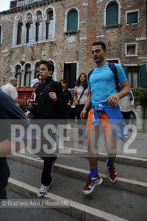 VENICE, 19.04.09. SU E ZO PER I PONTI 2009