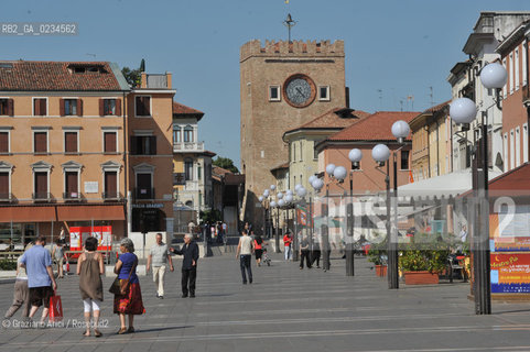 MESTRE GIUGNO 2009 - LA PIAZZA FERRETTO E LA TORRE ©Graziano Arici/Rosebud2