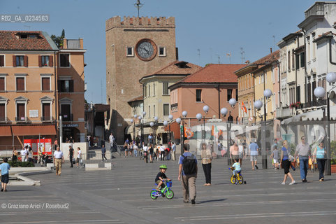 MESTRE GIUGNO 2009 - LA PIAZZA FERRETTO E LA TORRE ©Graziano Arici/Rosebud2
