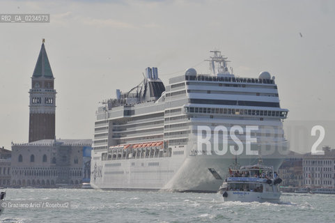VENEZIA GIUGNO 2009 - NAVE DA CROCIERA IN BACINO DI SAN MARCO ©Graziano Arici/Rosebud2