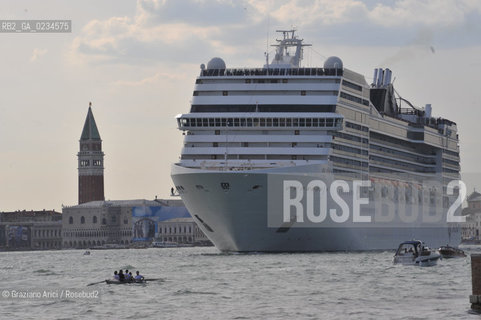 VENEZIA GIUGNO 2009 - NAVE DA CROCIERA IN BACINO DI SAN MARCO ©Graziano Arici/Rosebud2
