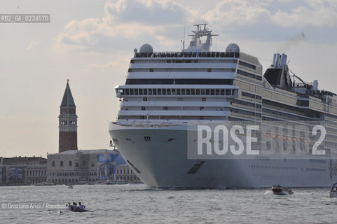 VENEZIA GIUGNO 2009 - NAVE DA CROCIERA IN BACINO DI SAN MARCO ©Graziano Arici/Rosebud2