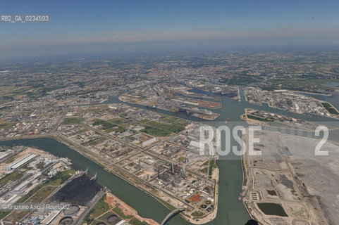 VENEZIA 28/05/09 - FOTO AEREE DI PORTOMARGHERA  ©Graziano Arici/Rosebud2 CONSORZIO VENEZIA NUOVA LAGUNA ONDE