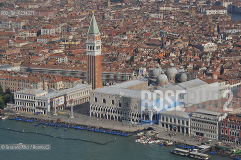 VENEZIA LUGLIO 2009 - FOTO AEREE DEL PALAZZO DUCALE CON I PANNELLI PIBBLICITARI ©Graziano Arici/Rosebud2 SPONSOR
