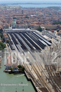 VENEZIA LUGLIO 2009 - FOTO AEREA DELLA STAZIONE FERROVIARIA ©Graziano Arici/Rosebud2