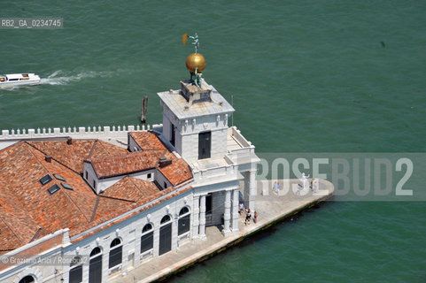 VENEZIA LUGLIO 2009 - FOTO AEREA DELLA PUNTA DELLA DOGANA  ©Graziano Arici/Rosebud2 NAVE