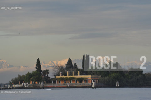 VENEZIA NOVEMBRE 2009 : ISOLA DI TESSERA CON LE MONTAGNE ©Graziano Arici/Rosebud2 LAGUNA