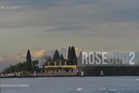 VENEZIA NOVEMBRE 2009 : ISOLA DI TESSERA CON LE MONTAGNE ©Graziano Arici/Rosebud2 LAGUNA