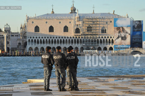 VENEZIA OTTOBRE 2009 : ISOLA DI S.GIORGIO CON POLIZIA ©Graziano Arici/Rosebud2