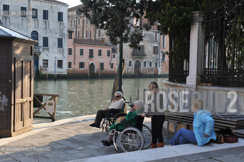 Venice 14/9/2009- Aged people in Venice   ©Graziano Arici/Rosebud2 persona anziana badante extracomunitaria