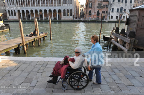 Venice 14/9/2009- Aged people in Venice   ©Graziano Arici/Rosebud2 persona anziana badante extracomunitaria