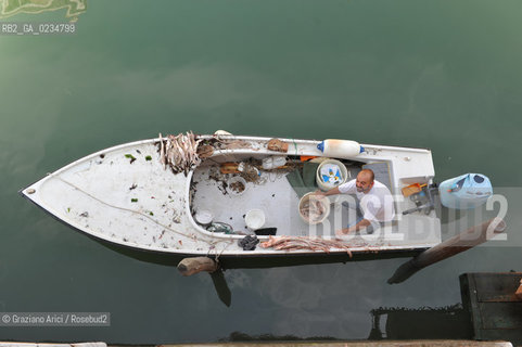 VENEZIA - 2009 - CANALE DI VENEZIA PESCA ©Graziano Arici/Rosebud2