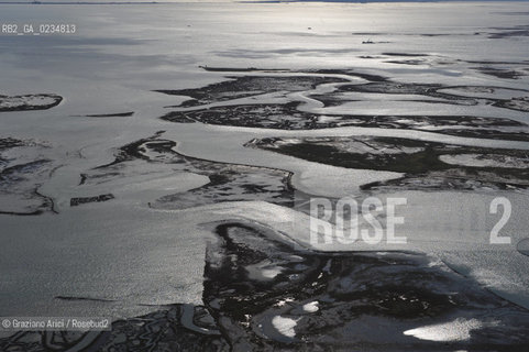 VENEZIA 15 OTTOBRE 2009 - FOTO AEREE DELLE BARENE DELLA LAGUNA DI VENEZIA ©Graziano Arici/Rosebud2 AEREA
