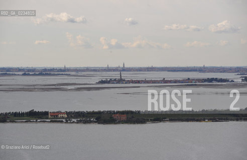 VENEZIA 2009 - FOTO AEREA DELLA LAGUNA ©Graziano Arici/Rosebud2 BARCA
