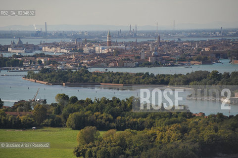 Venice 14/9/2009-  barene con Certosa e skyline foto aerea ©Graziano Arici/Rosebud2