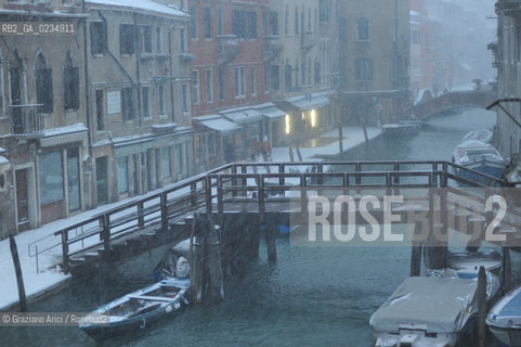 Venice december, 19th 2009 - A stormy snow in Venice ©Graziano Arici/Rosebud2 neve venezia canale rialto