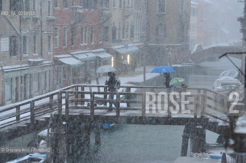 Venice december, 19th 2009 - A stormy snow in Venice ©Graziano Arici/Rosebud2 neve venezia canale rialto