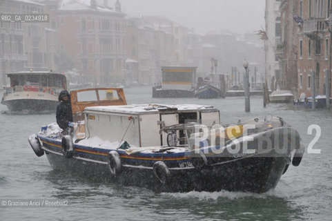 Venice december, 19th 2009 - A stormy snow in Venice ©Graziano Arici/Rosebud2 neve venezia canale rialto