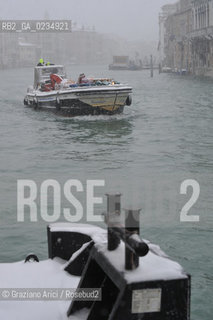 Venice december, 19th 2009 - A stormy snow in Venice ©Graziano Arici/Rosebud2 neve venezia canale rialto