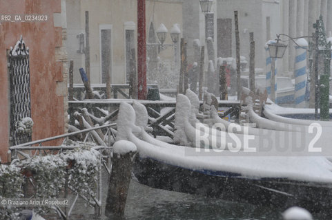 Venice december, 19th 2009 - A stormy snow in Venice ©Graziano Arici/Rosebud2 neve venezia canale rialto