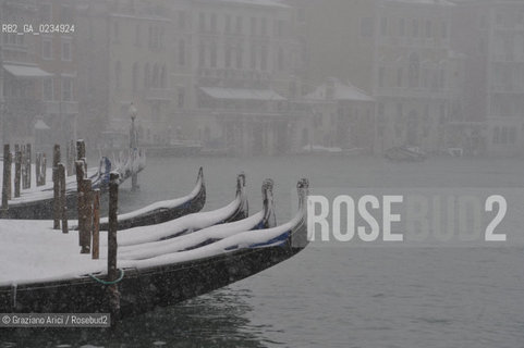 Venice december, 19th 2009 - A stormy snow in Venice ©Graziano Arici/Rosebud2 neve venezia canale rialto