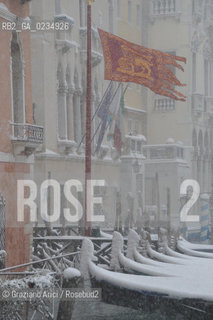 Venice december, 19th 2009 - A stormy snow in Venice ©Graziano Arici/Rosebud2 neve venezia canale rialto
