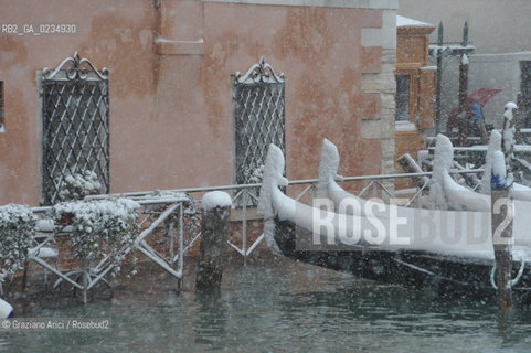Venice december, 19th 2009 - A stormy snow in Venice ©Graziano Arici/Rosebud2 neve venezia canale rialto