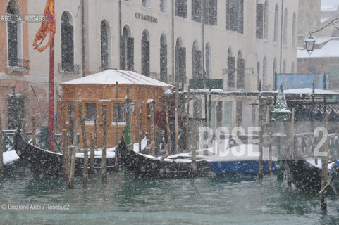 Venice december, 19th 2009 - A stormy snow in Venice ©Graziano Arici/Rosebud2 neve venezia canale rialto