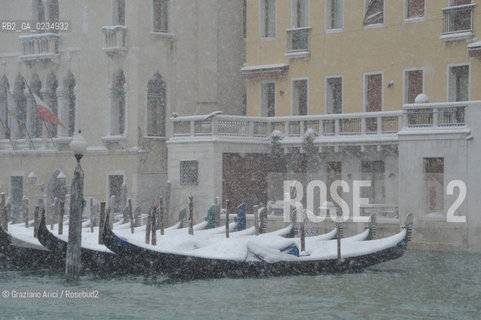 Venice december, 19th 2009 - A stormy snow in Venice ©Graziano Arici/Rosebud2 neve venezia canale rialto