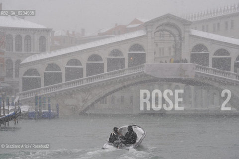 Venice december, 19th 2009 - A stormy snow in Venice ©Graziano Arici/Rosebud2 neve venezia canale rialto