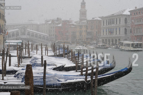 Venice december, 19th 2009 - A stormy snow in Venice ©Graziano Arici/Rosebud2 neve venezia canale rialto